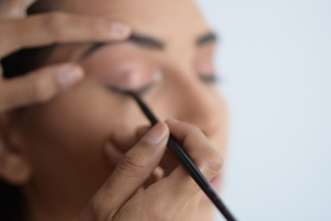 woman applying makeup